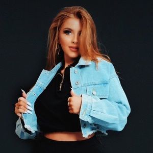 Cropped denim jacket